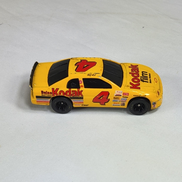 Nascar lot of 5 1:64 scale - Picture 2 of 14